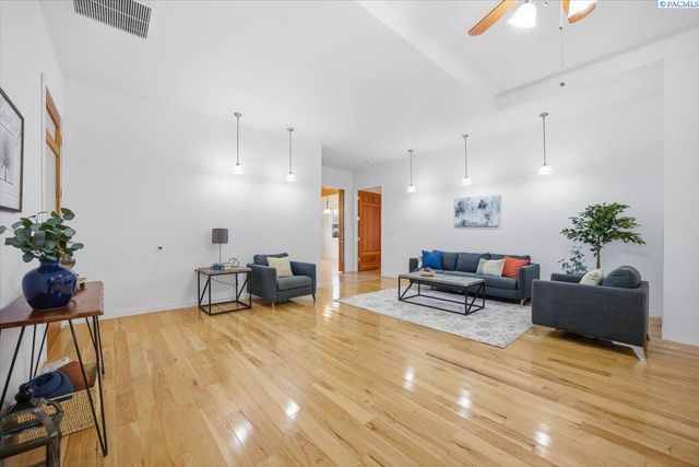 4209 S Cascade, Kennewick, WA 99337