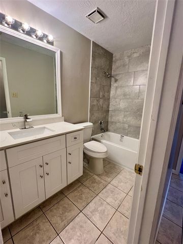 12027 Kleinmeadow Drive Drive, Houston, TX 77066