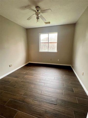 12027 Kleinmeadow Drive Drive, Houston, TX 77066