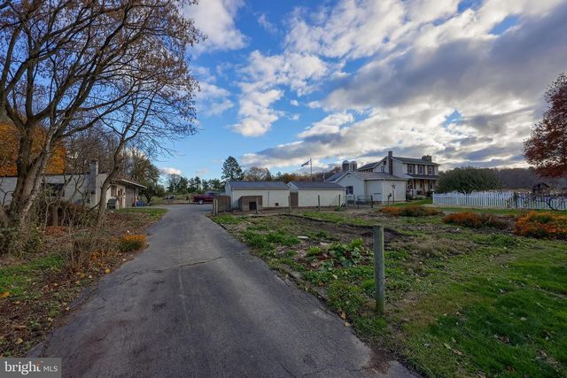 323 FAIRVIEW RD, New Providence, PA 17560