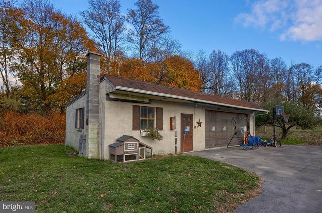 323 FAIRVIEW RD, New Providence, PA 17560