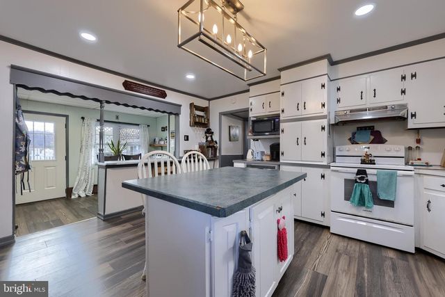 323 FAIRVIEW RD, New Providence, PA 17560