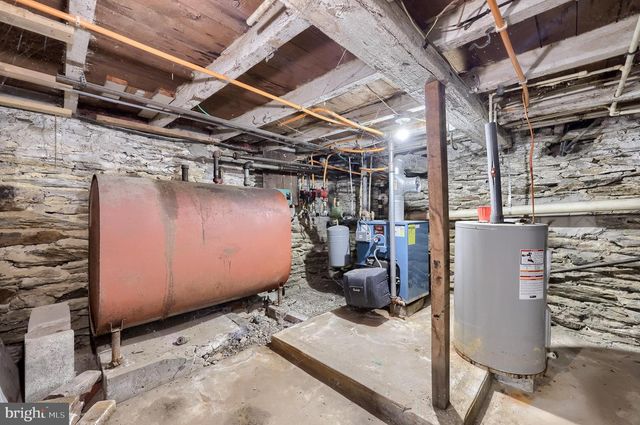 323 FAIRVIEW RD, New Providence, PA 17560