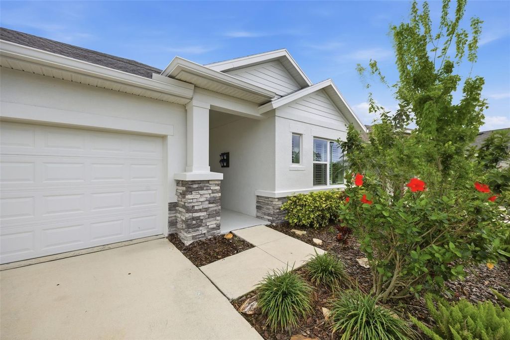 Image 2 of property listing at 8518 ARROW CREEK DRIVE, Parrish, FL 34219