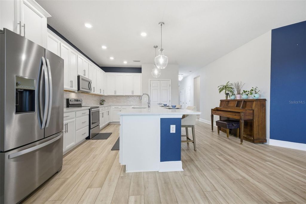 Image 12 of property listing at 8518 ARROW CREEK DRIVE, Parrish, FL 34219