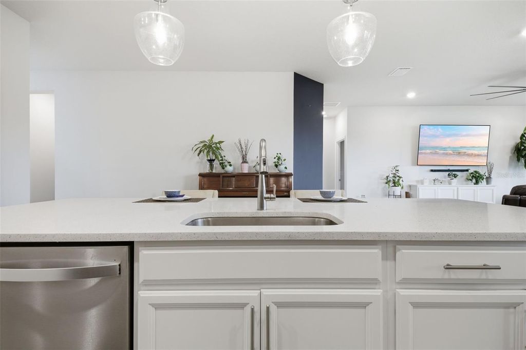 Image 14 of property listing at 8518 ARROW CREEK DRIVE, Parrish, FL 34219