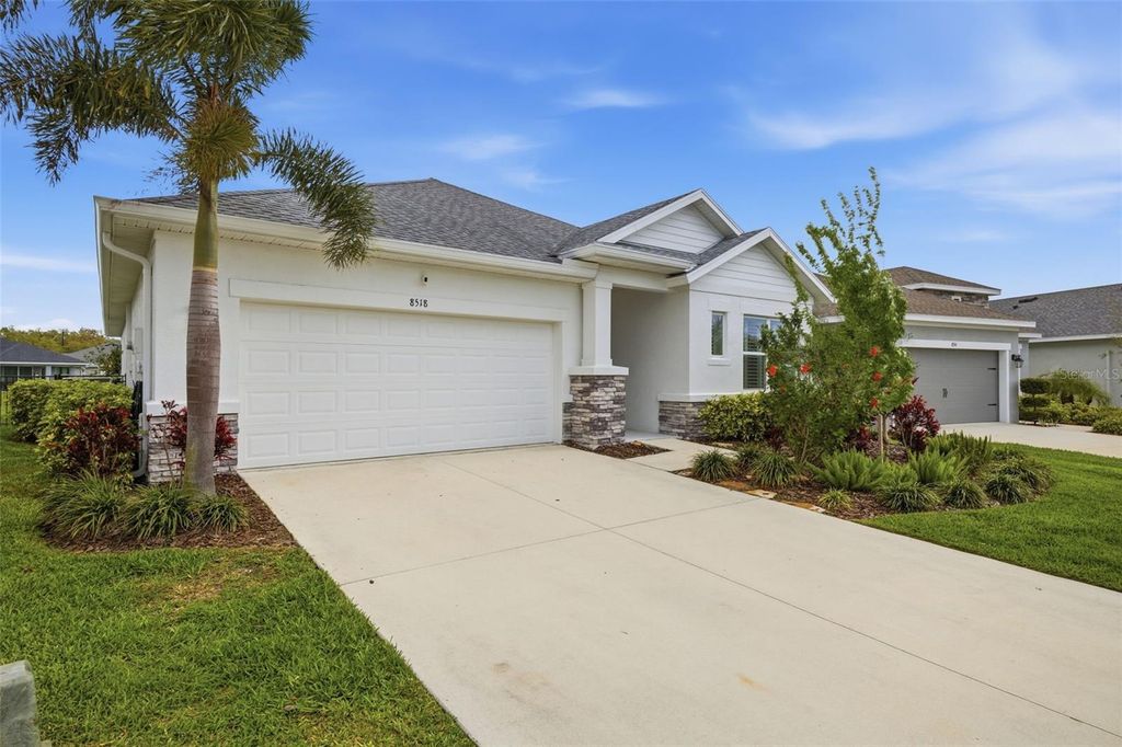 Image 3 of property listing at 8518 ARROW CREEK DRIVE, Parrish, FL 34219