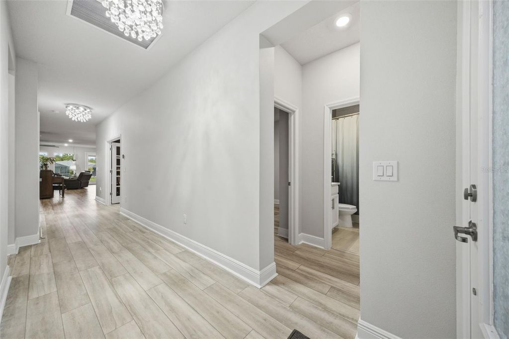 Image 4 of property listing at 8518 ARROW CREEK DRIVE, Parrish, FL 34219