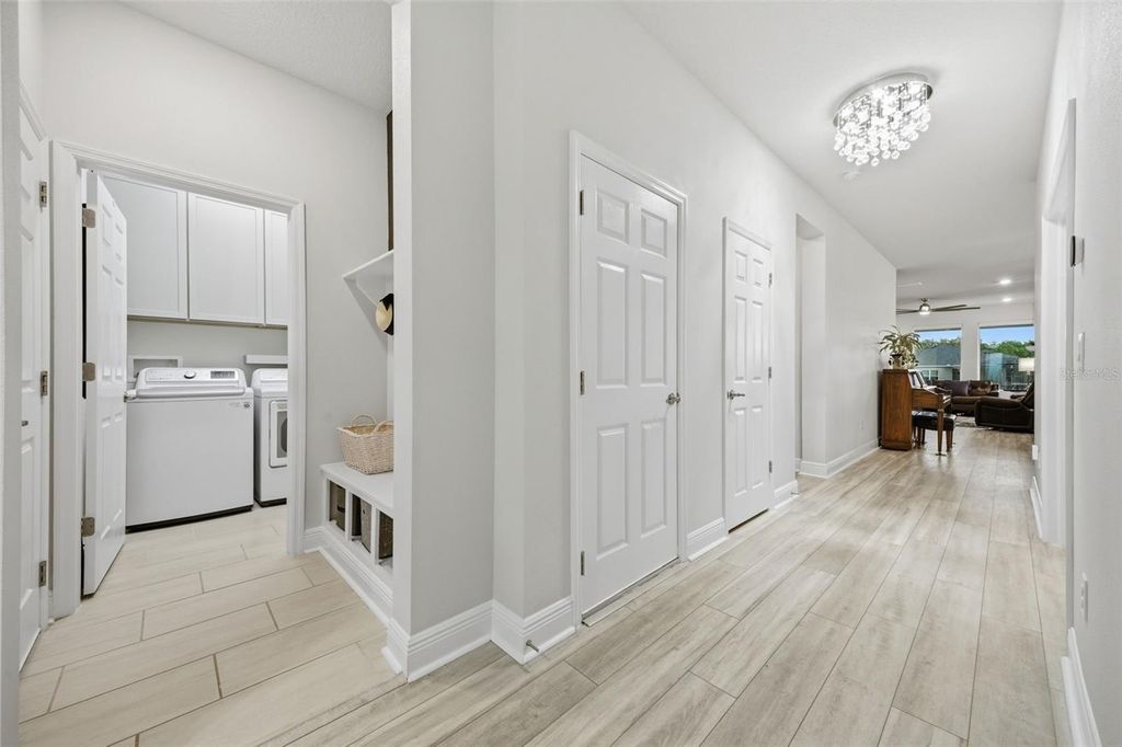 Image 5 of property listing at 8518 ARROW CREEK DRIVE, Parrish, FL 34219