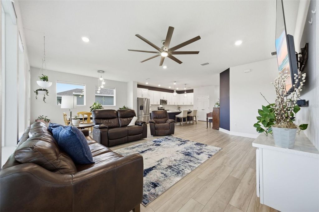 Image 9 of property listing at 8518 ARROW CREEK DRIVE, Parrish, FL 34219