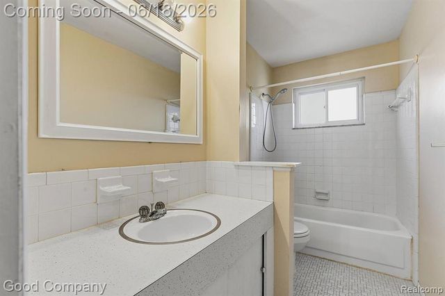 8246 Independence Drive, Sterling Heights, MI 48313