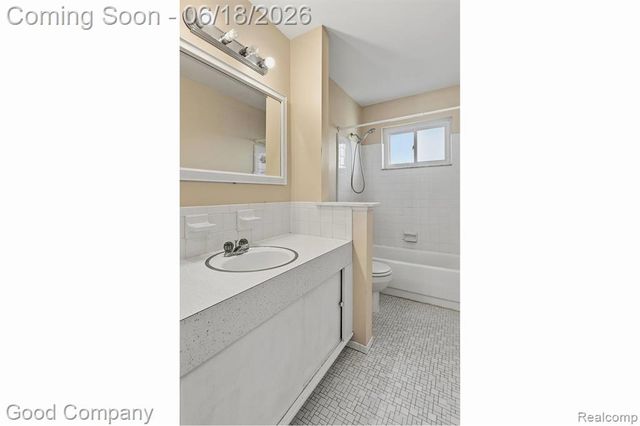 8246 Independence Drive, Sterling Heights, MI 48313