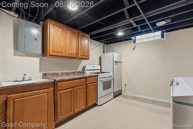 8246 Independence Drive, Sterling Heights, MI 48313
