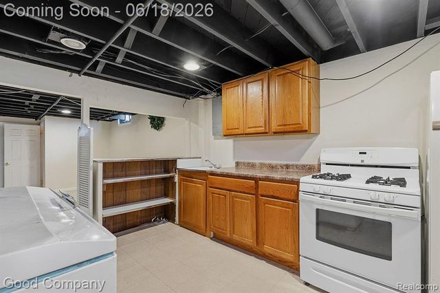 8246 Independence Drive, Sterling Heights, MI 48313