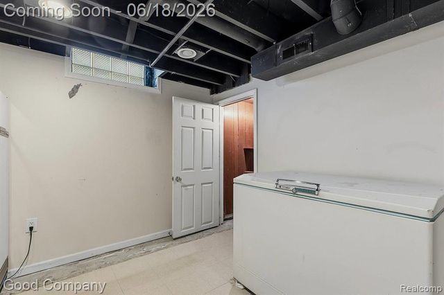 8246 Independence Drive, Sterling Heights, MI 48313
