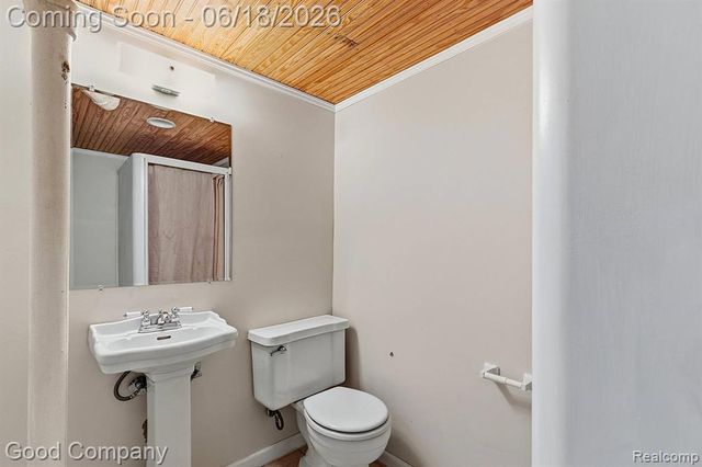 8246 Independence Drive, Sterling Heights, MI 48313