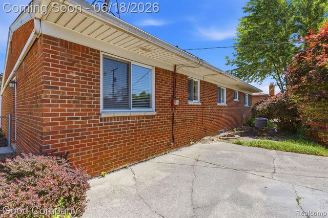 8246 Independence Drive, Sterling Heights, MI 48313