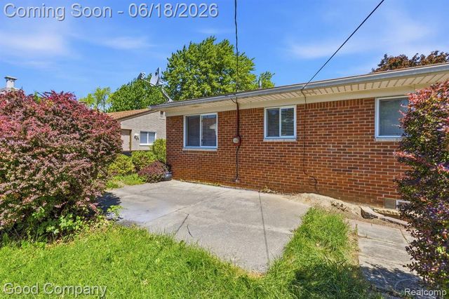 8246 Independence Drive, Sterling Heights, MI 48313