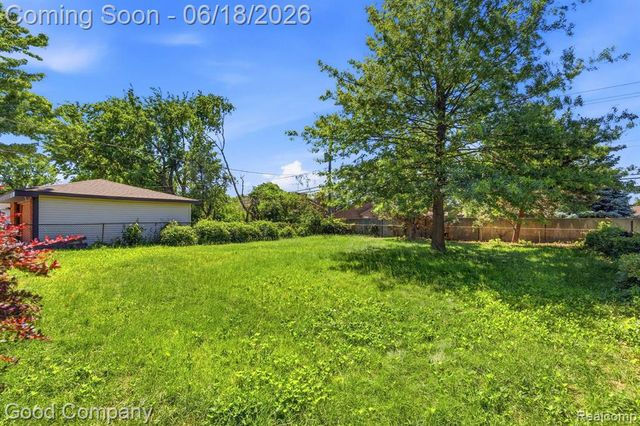 8246 Independence Drive, Sterling Heights, MI 48313