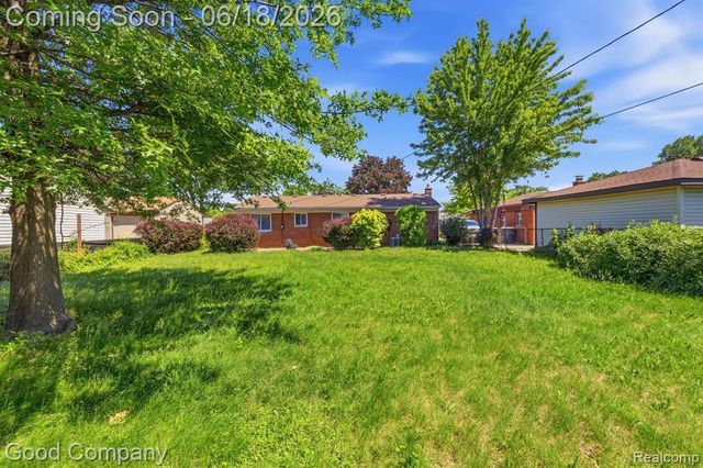 8246 Independence Drive, Sterling Heights, MI 48313
