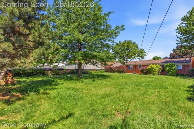 8246 Independence Drive, Sterling Heights, MI 48313
