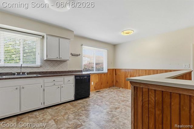8246 Independence Drive, Sterling Heights, MI 48313