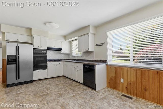 8246 Independence Drive, Sterling Heights, MI 48313