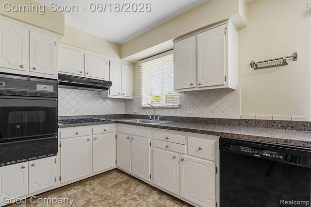 8246 Independence Drive, Sterling Heights, MI 48313
