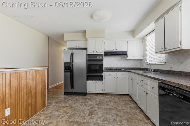 8246 Independence Drive, Sterling Heights, MI 48313