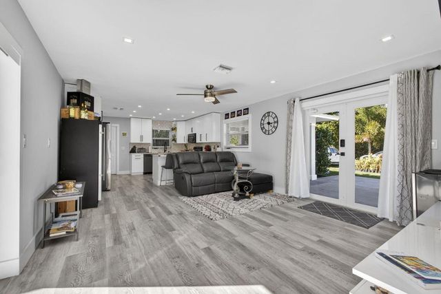 2388 S Wallen Drive, Palm Beach Gardens, FL 33410