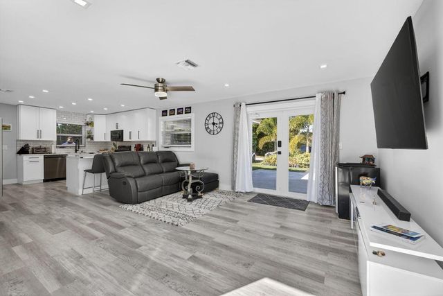 2388 S Wallen Drive, Palm Beach Gardens, FL 33410