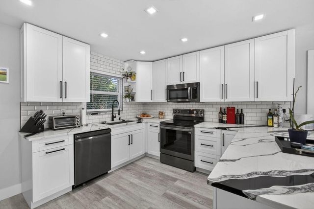 2388 S Wallen Drive, Palm Beach Gardens, FL 33410