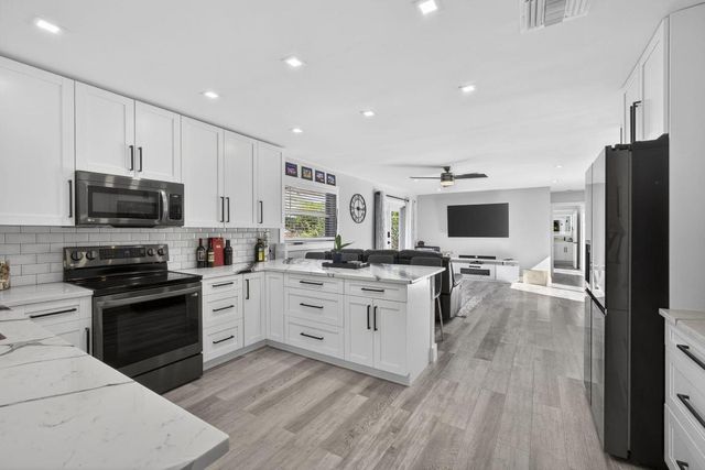 2388 S Wallen Drive, Palm Beach Gardens, FL 33410