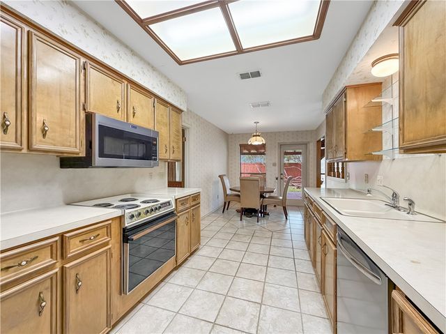6642 Mountain Wood Dr, Corpus Christi, TX 78413
