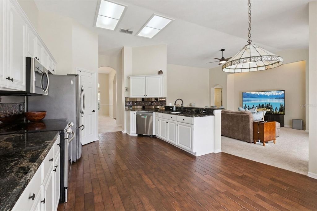 Image 11 of property listing at 14313 ROXSHIRE DRIVE, Orlando, FL 32837