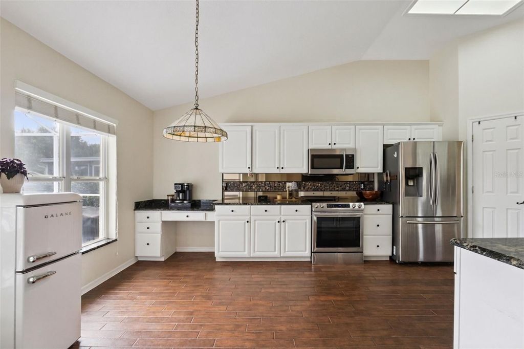 Image 12 of property listing at 14313 ROXSHIRE DRIVE, Orlando, FL 32837