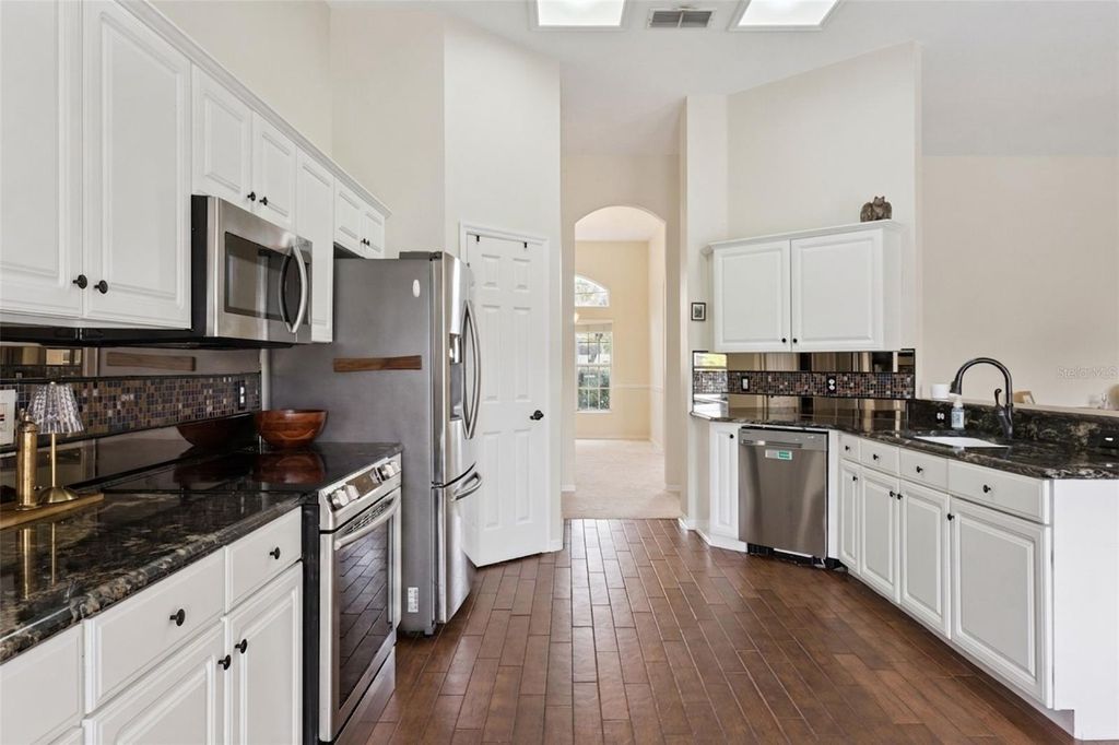 Image 14 of property listing at 14313 ROXSHIRE DRIVE, Orlando, FL 32837