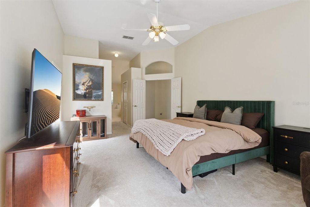 Image 17 of property listing at 14313 ROXSHIRE DRIVE, Orlando, FL 32837