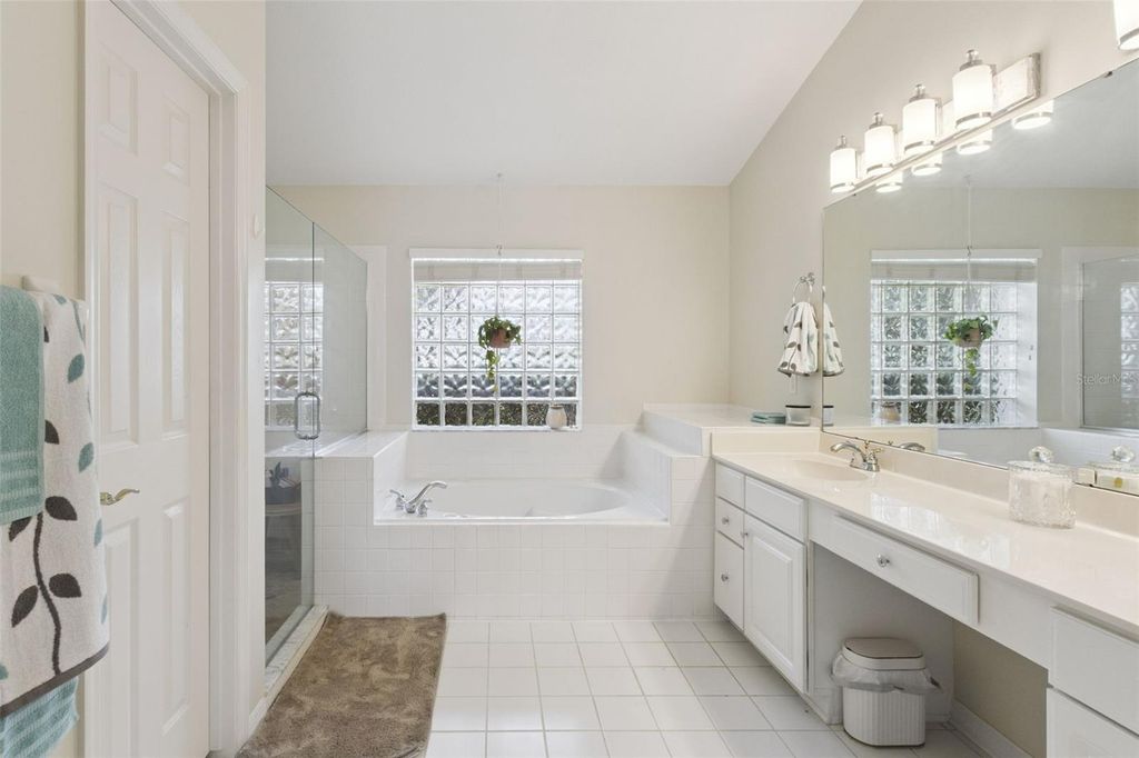 Image 25 of property listing at 14313 ROXSHIRE DRIVE, Orlando, FL 32837