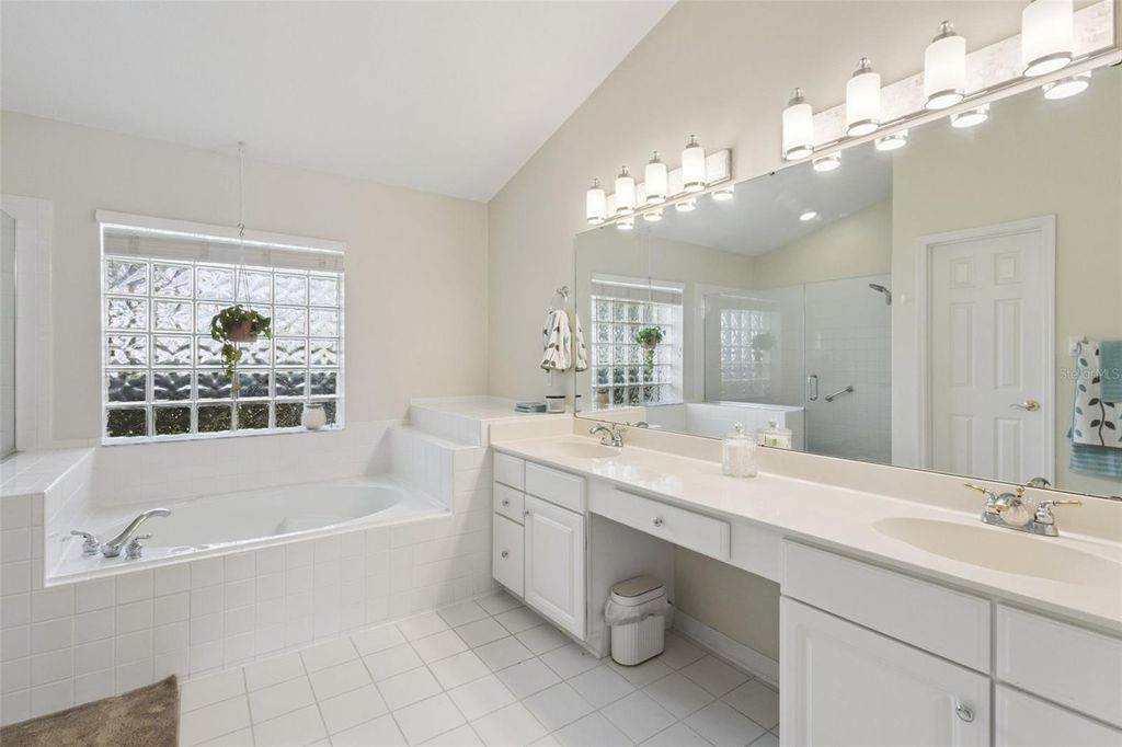 Image 26 of property listing at 14313 ROXSHIRE DRIVE, Orlando, FL 32837