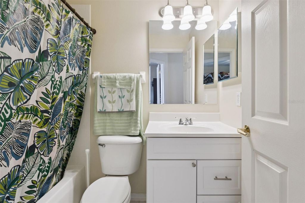 Image 28 of property listing at 14313 ROXSHIRE DRIVE, Orlando, FL 32837