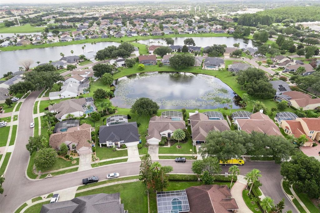 Image 40 of property listing at 14313 ROXSHIRE DRIVE, Orlando, FL 32837