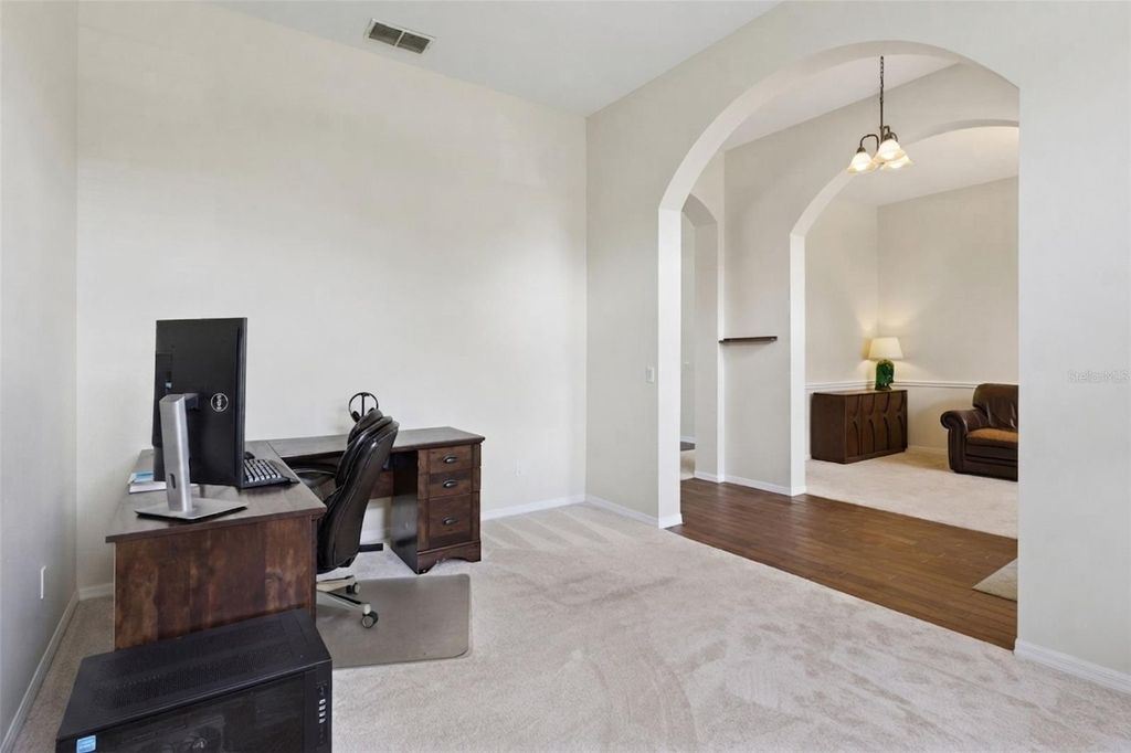 Image 5 of property listing at 14313 ROXSHIRE DRIVE, Orlando, FL 32837