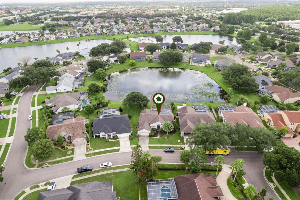 Image 41 of property listing at 14313 ROXSHIRE DRIVE, Orlando, FL 32837