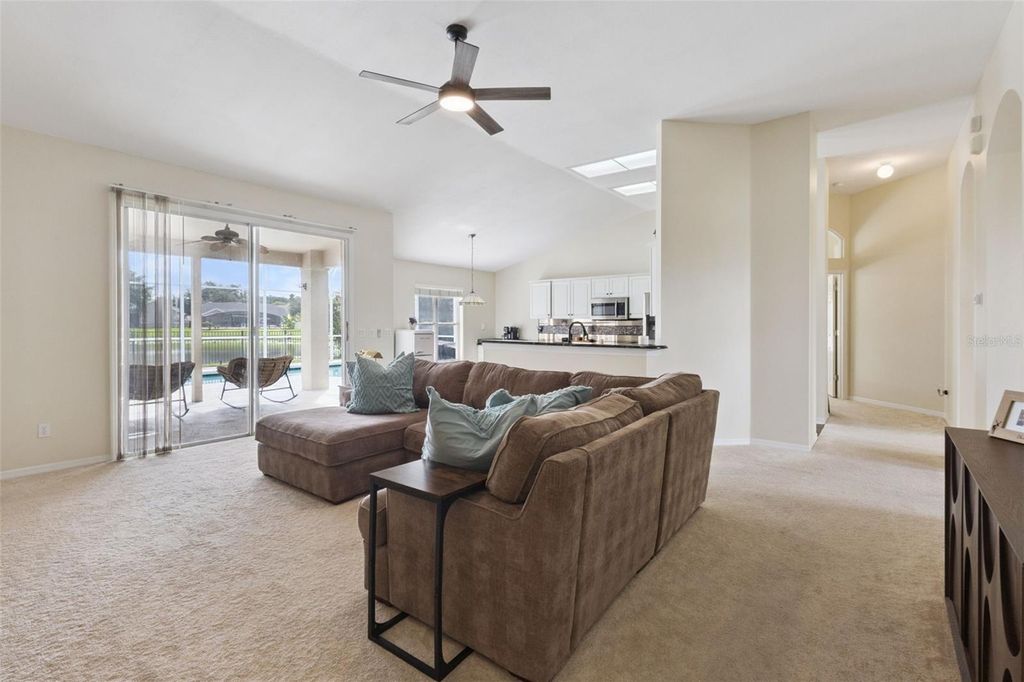 Image 6 of property listing at 14313 ROXSHIRE DRIVE, Orlando, FL 32837