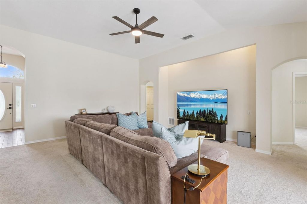 Image 7 of property listing at 14313 ROXSHIRE DRIVE, Orlando, FL 32837