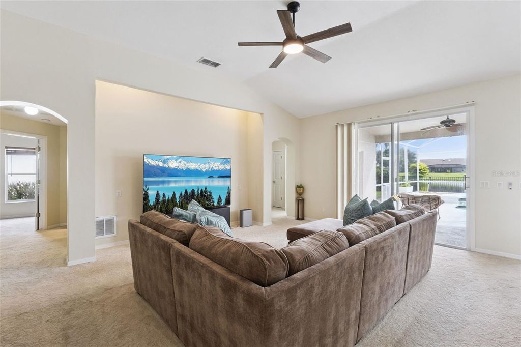Image 8 of property listing at 14313 ROXSHIRE DRIVE, Orlando, FL 32837