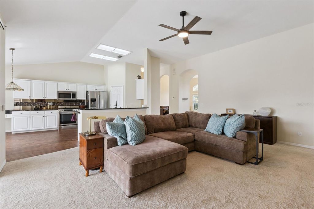 Image 9 of property listing at 14313 ROXSHIRE DRIVE, Orlando, FL 32837