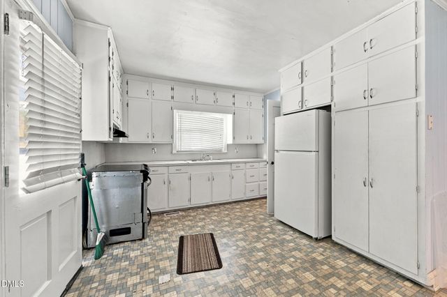 400 N Sumner Street, Selma, NC 27576