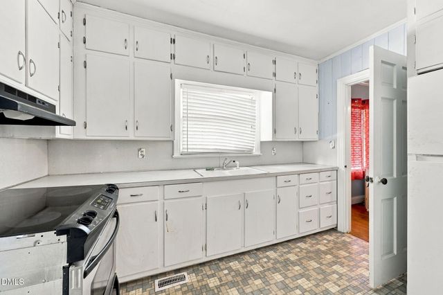 400 N Sumner Street, Selma, NC 27576